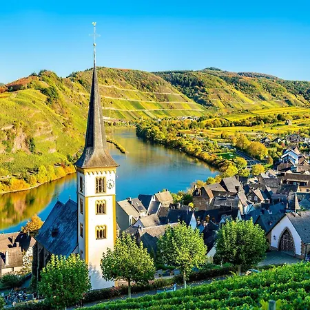 Moselle River Retreat, Cleaning Included *